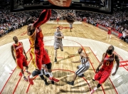 开云体育官网-东决关键战之夜，莱奥全程高能输出，一人扛起球队，书写传奇篇章