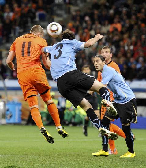 德国碾压乌拉圭，罗本统治全场