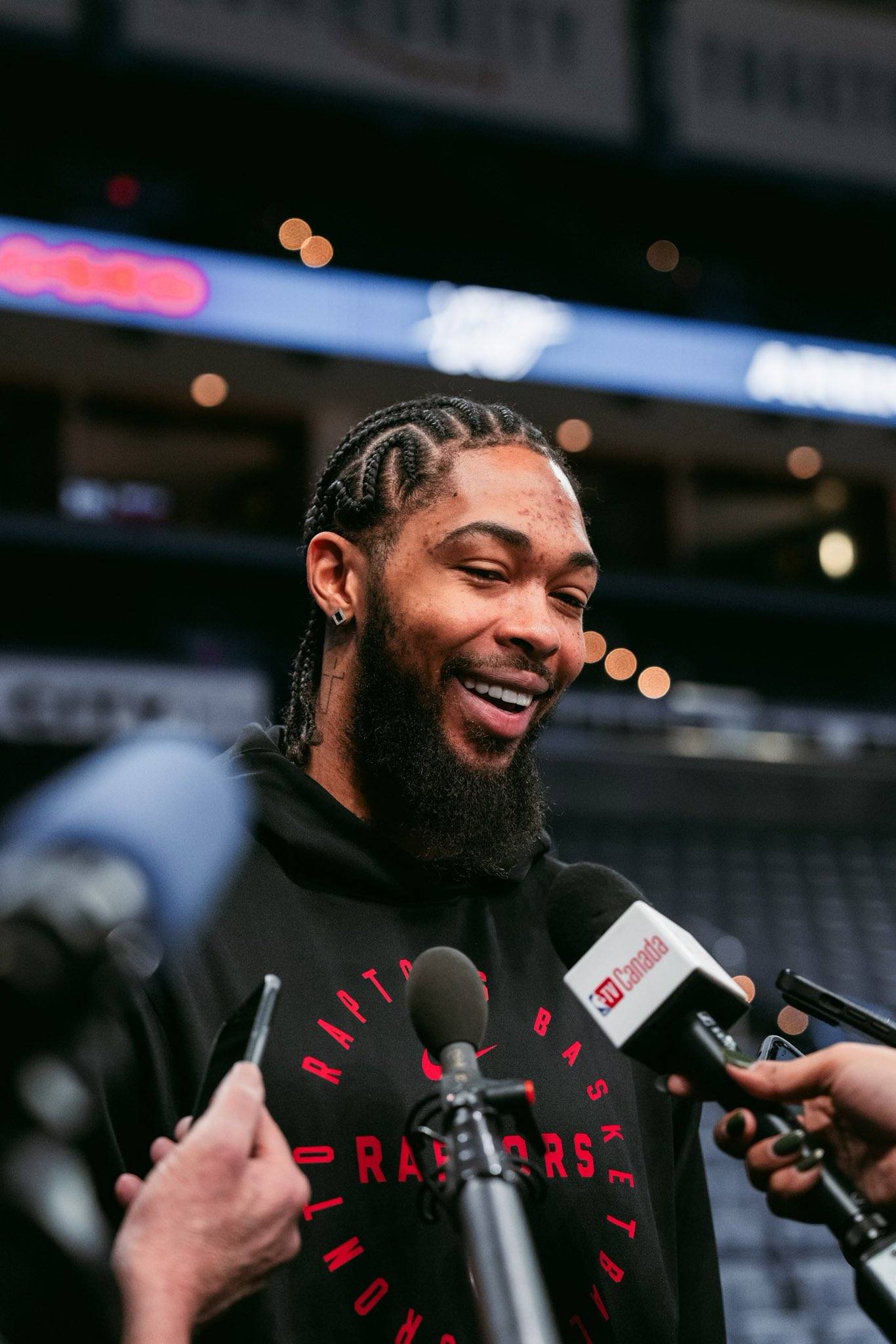 鹈鹕球员英格拉姆表现出色，为球队贡献