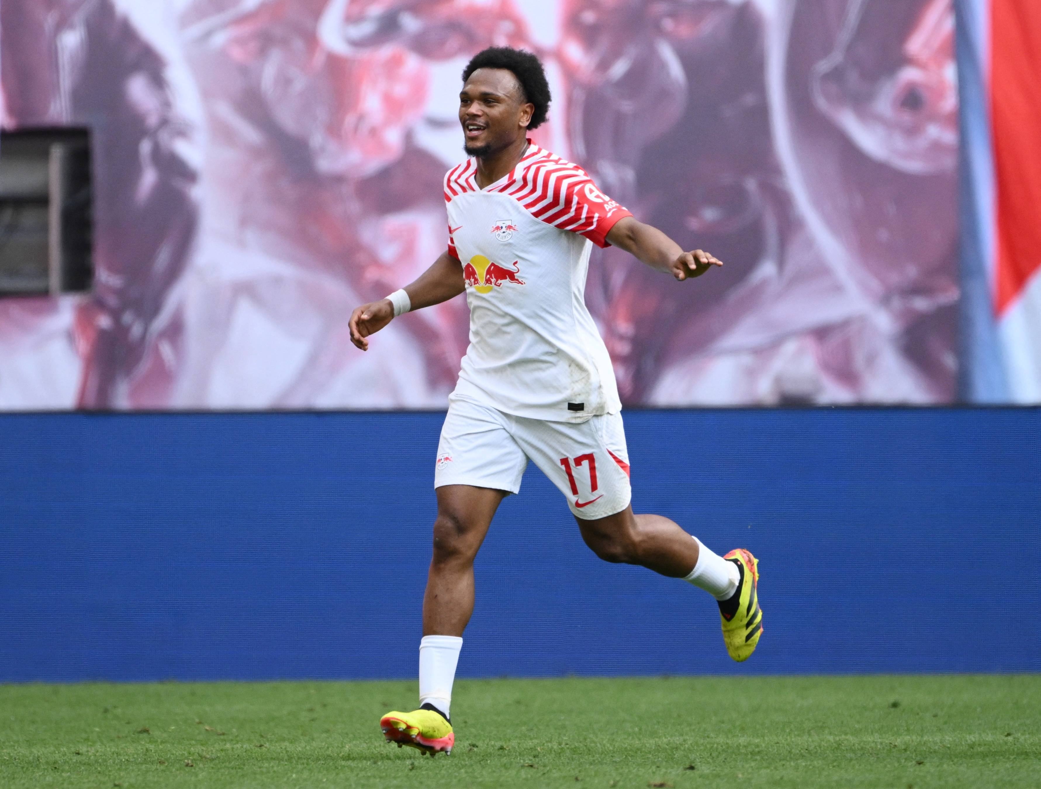 塞维利亚外援完成加盟手续，备战新赛季西甲的简单介绍