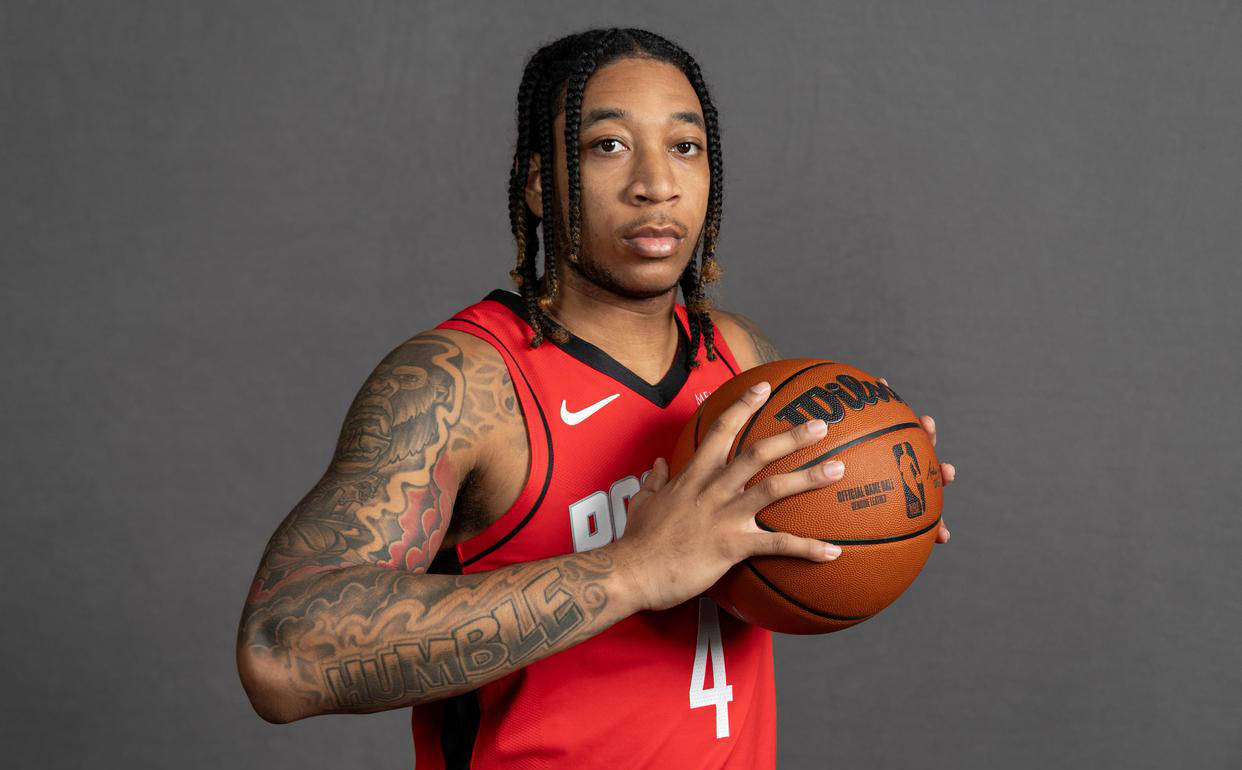 包含火箭队年轻球员崭露头角，助球队逆转太阳的词条