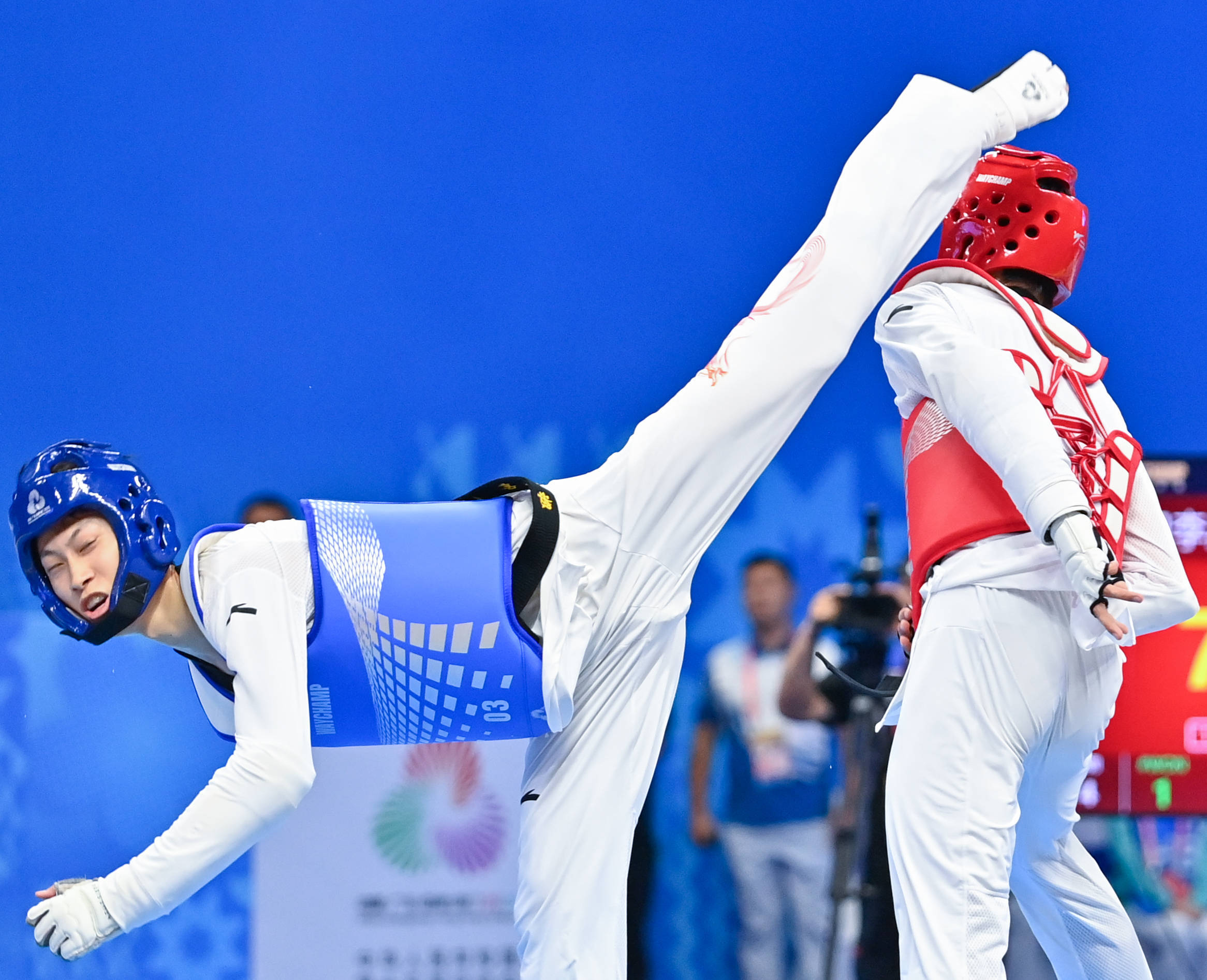 黎巴嫩选手在跆拳道比赛中夺冠