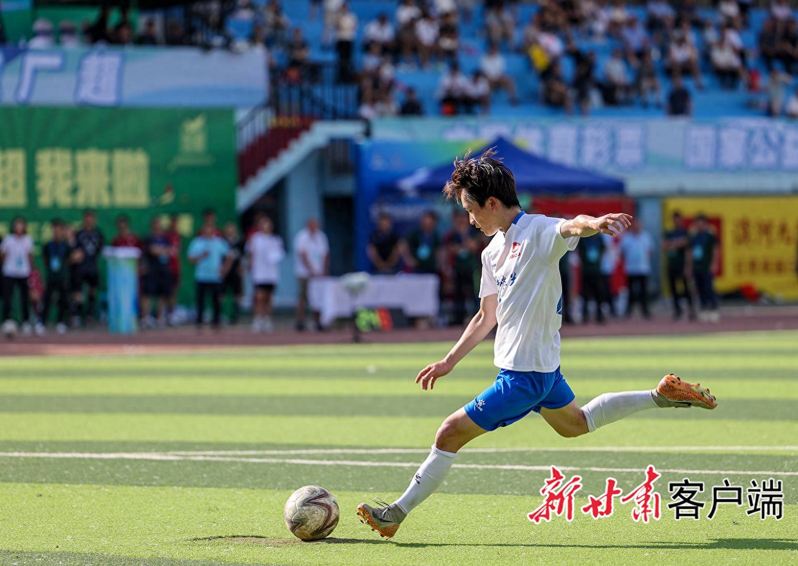 火爆的足球盛宴,女队员们奋力拼搏迎来胜利的简单介绍 火爆的足球盛宴,女队员们奋力拼搏迎来胜利的简单介绍