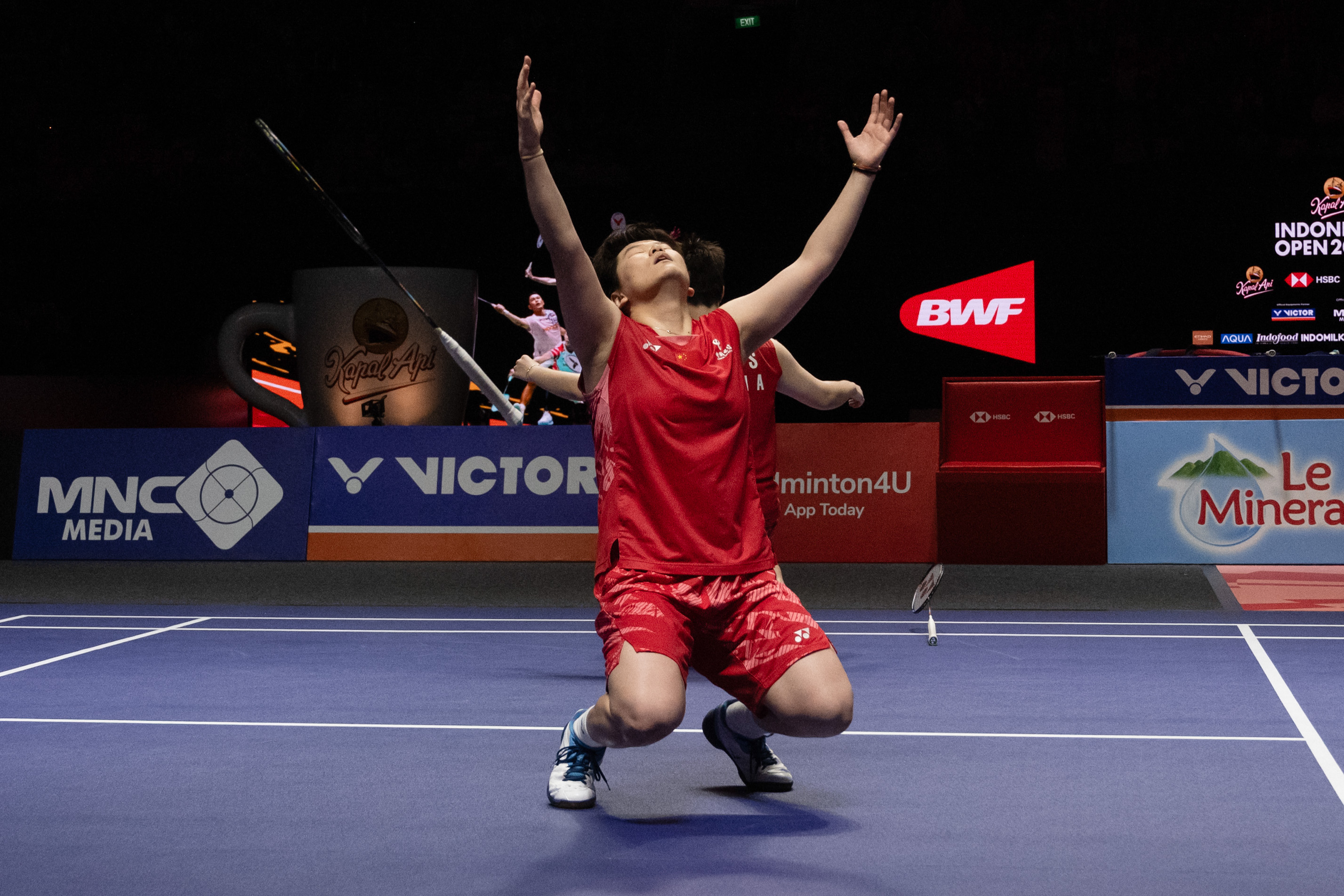 印尼运动员参加羽毛球比赛表现出色