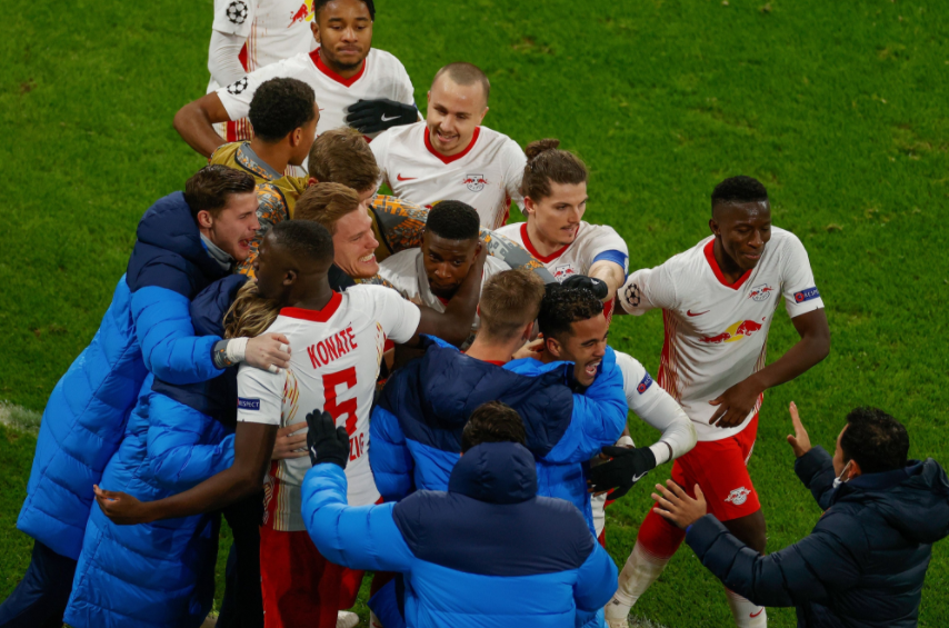 包含塞尔维亚横扫北马其顿，欧预赛16强席位加固的词条