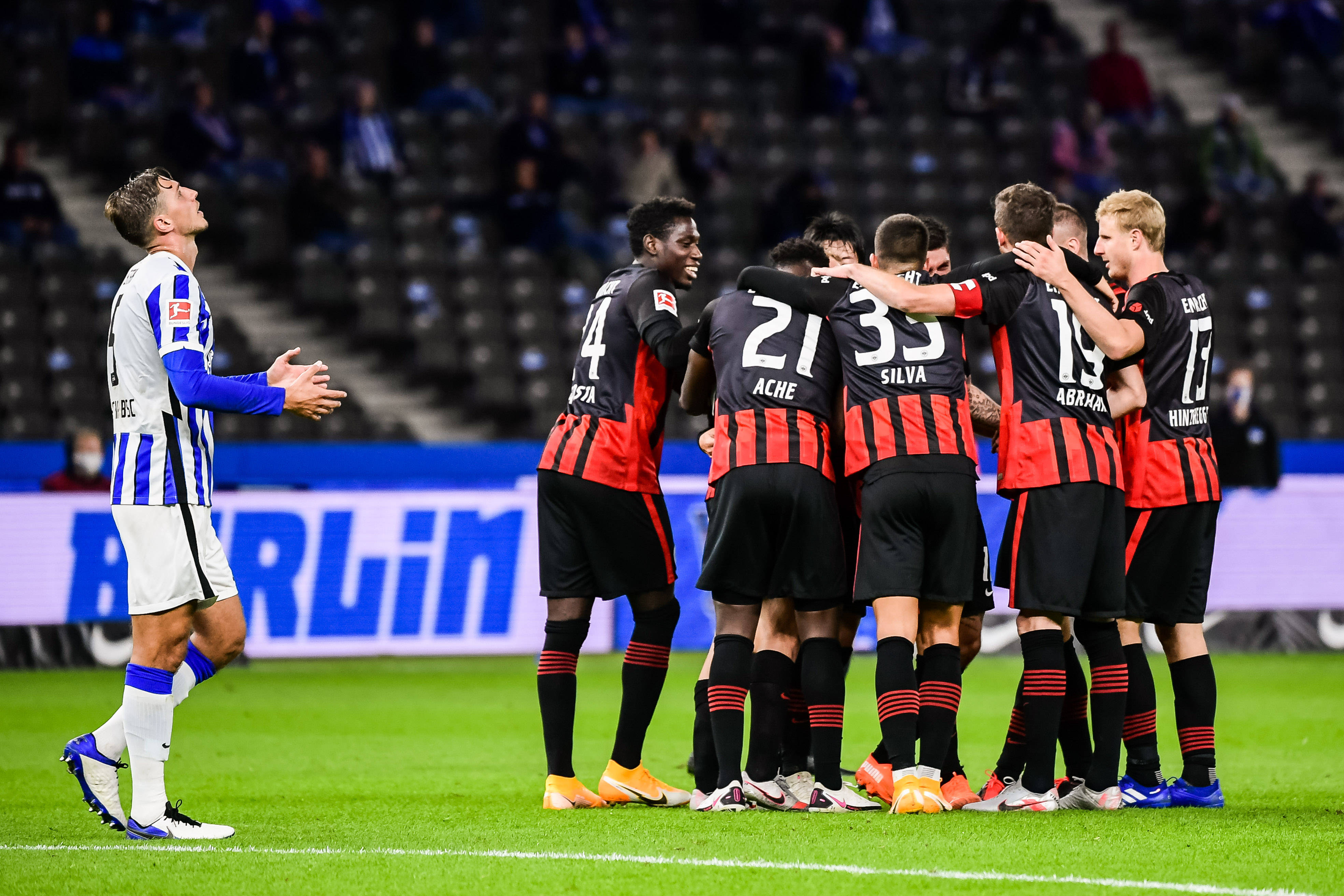 包含多特蒙德在主场击败对手，继续保持不败势头的词条