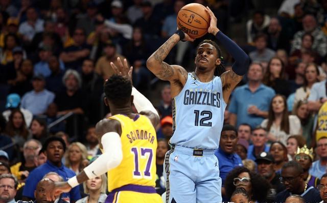 关于灰熊全队击垮:库兹马力挺球队一举获胜的信息