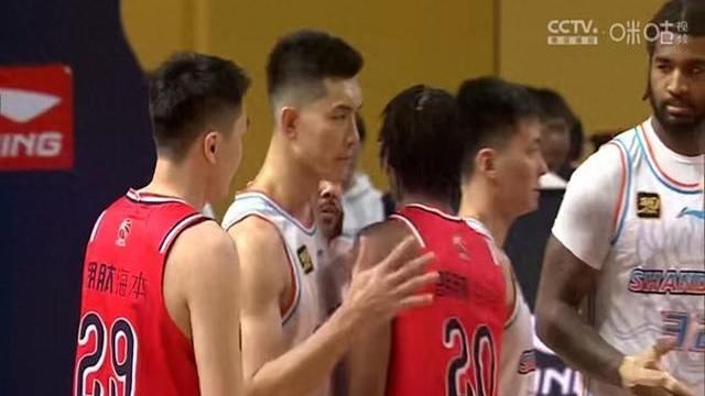 强队争霸篮球赛场，胜负悬念不断的简单介绍