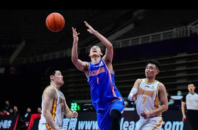 江苏男篮挑战四川队，实力对比分析