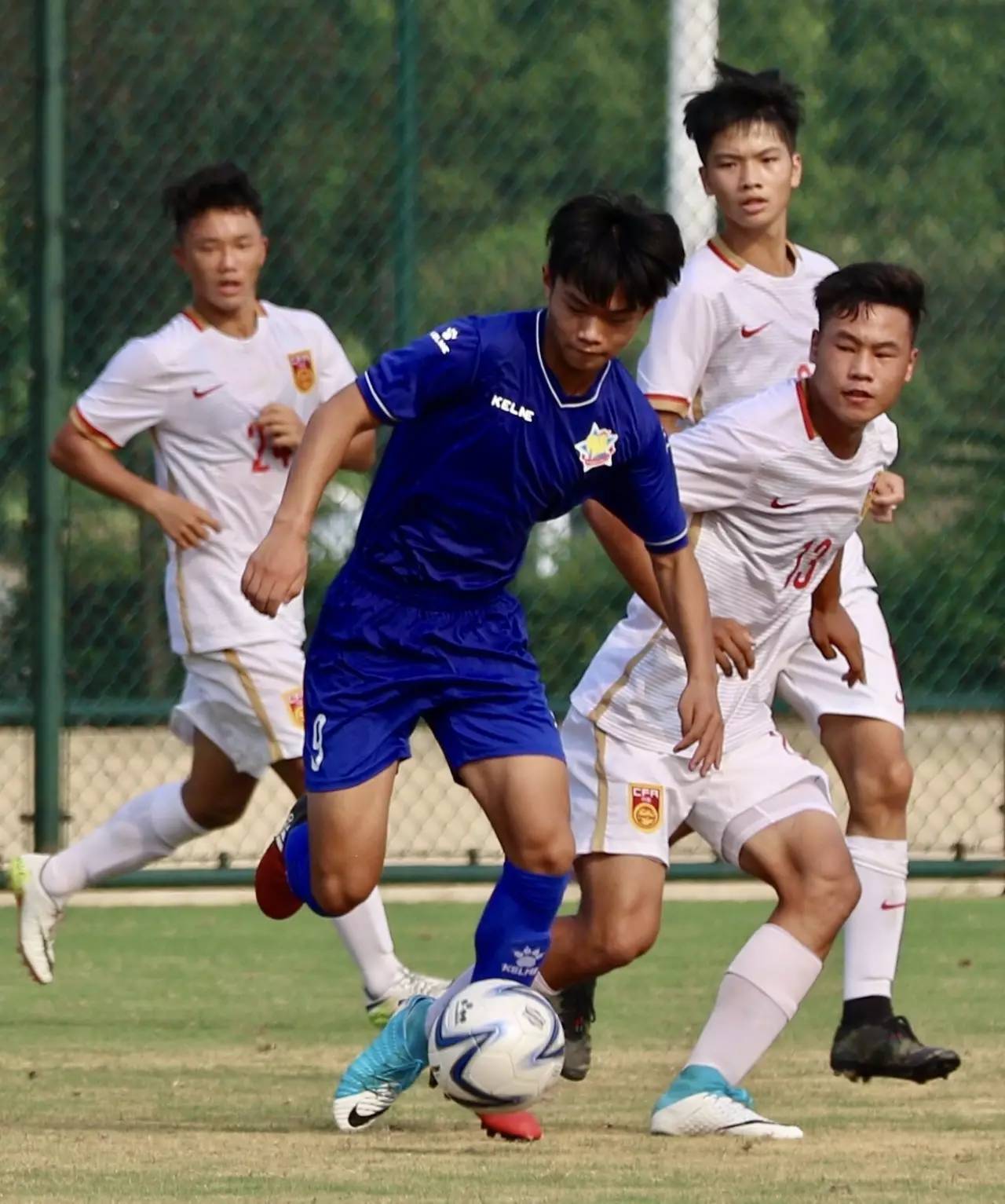 关于捷克队在比赛中力克强敌，取得重要胜利的信息