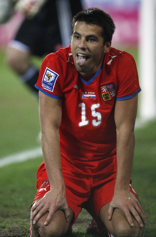 关于捷克队在比赛中力克强敌，取得重要胜利的信息