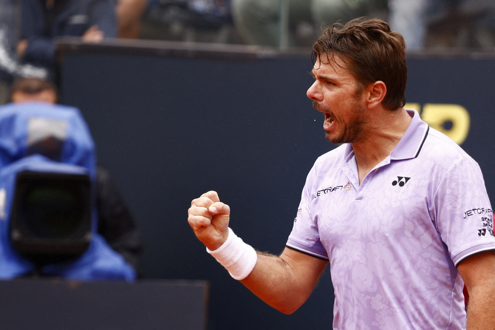 包含英国网球队横扫法国网球队，瓦林卡绝境逆转的词条