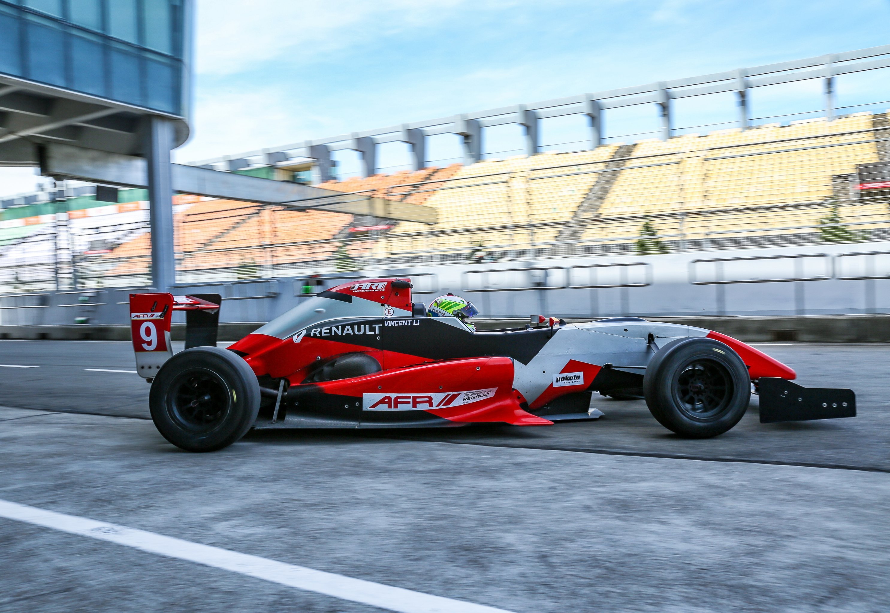 关于雷诺车队横扫威廉姆斯，佩雷兹刷新纪录的信息