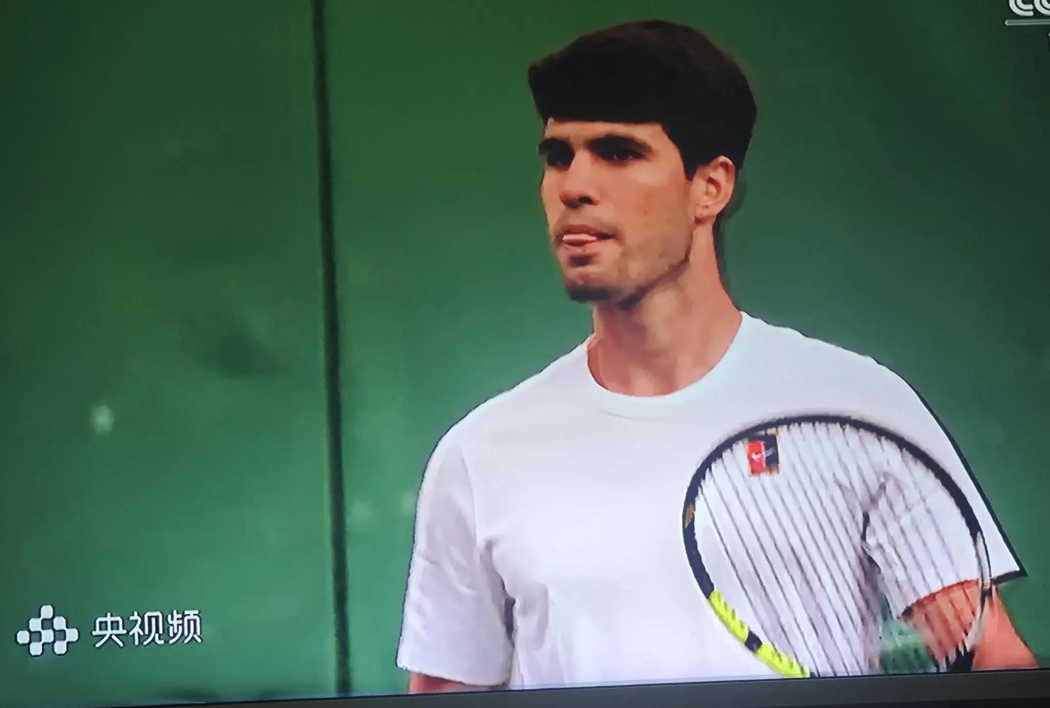 包含法网完胜温网，阿尔卡拉斯关键制胜的词条