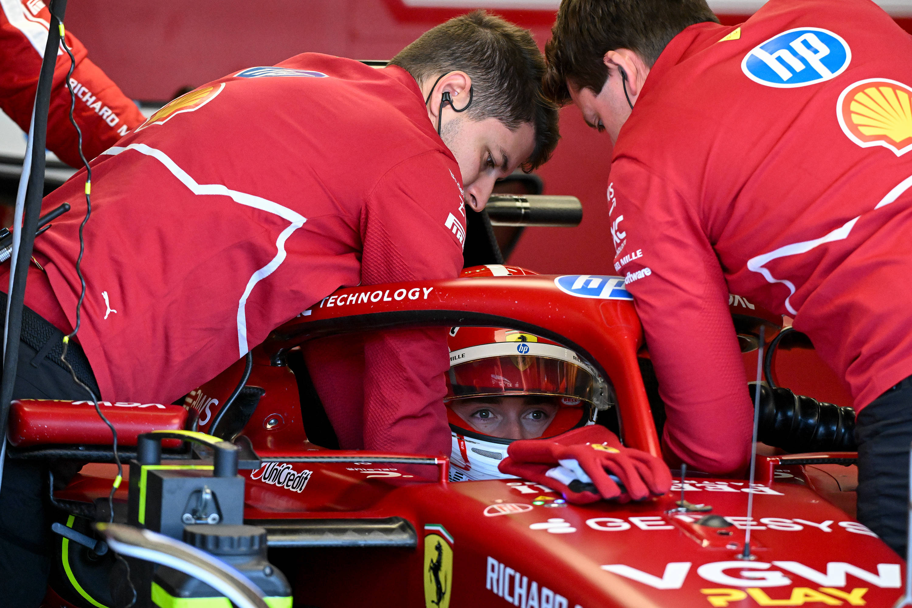 关于梅赛德斯险胜红牛车队，勒克莱尔状态火热的信息