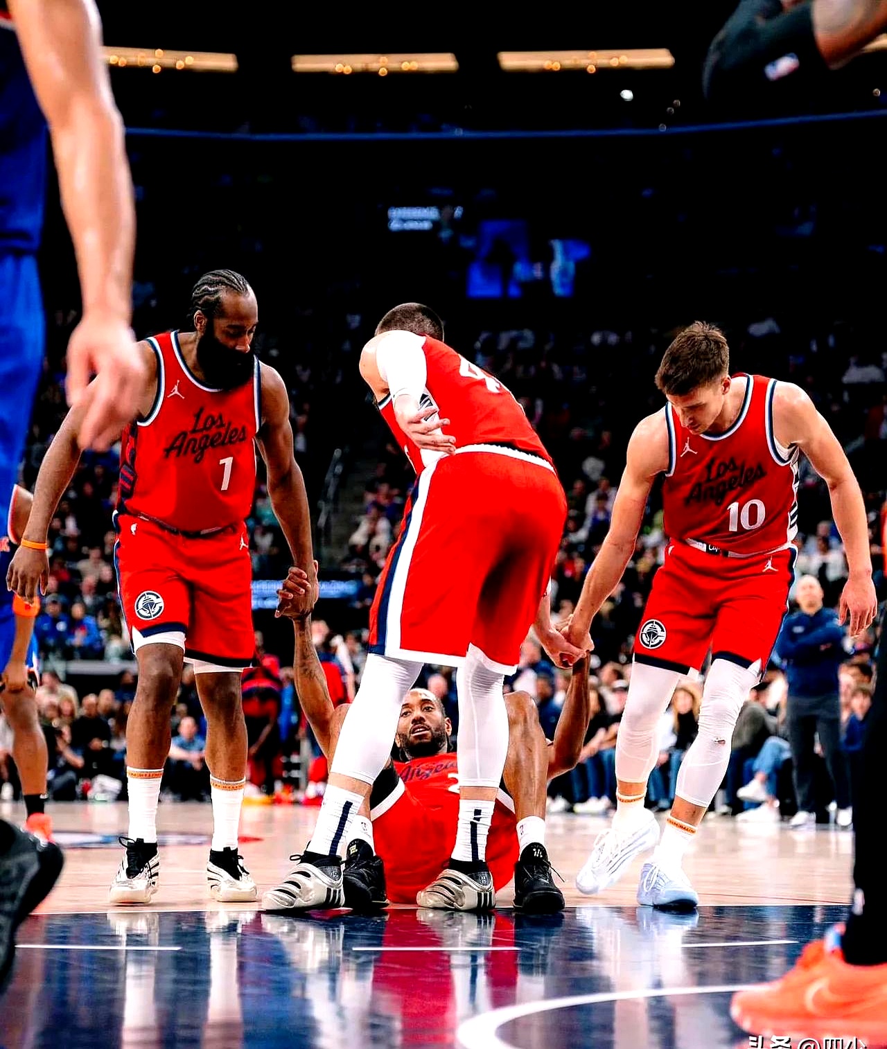 骑士力克火箭，哈登点燃赛场的简单介绍