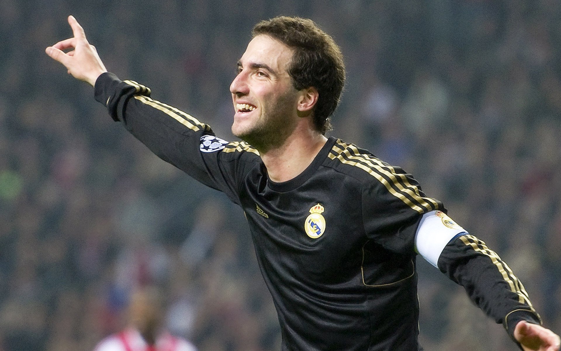 西亚卡姆末节狂飙，广东队险胜雷霆，一场跨越篮球次元的对决